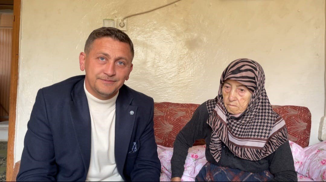 kutahyanin-karaagac-koyunde-yaslilara-gps-takip-cihazi