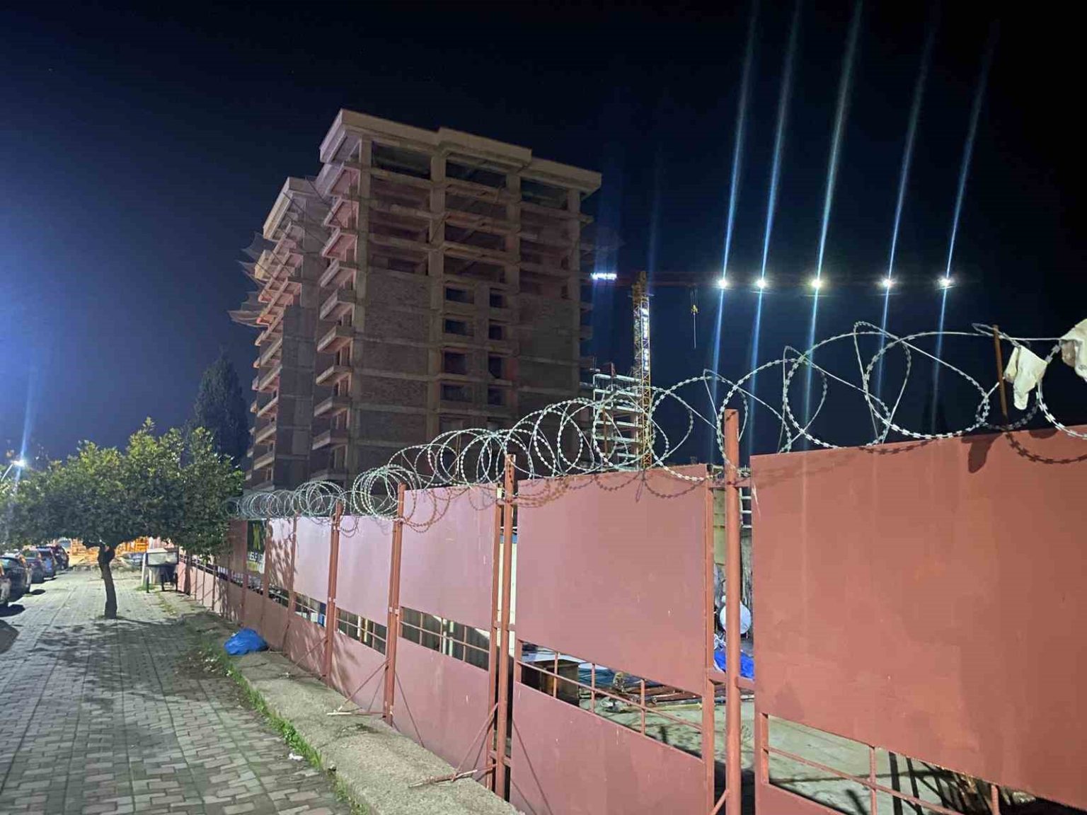 manisada-uzerine-demir-kalip-dusen-isci-hayatini-kaybetti