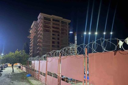 manisada-uzerine-demir-kalip-dusen-isci-hayatini-kaybetti