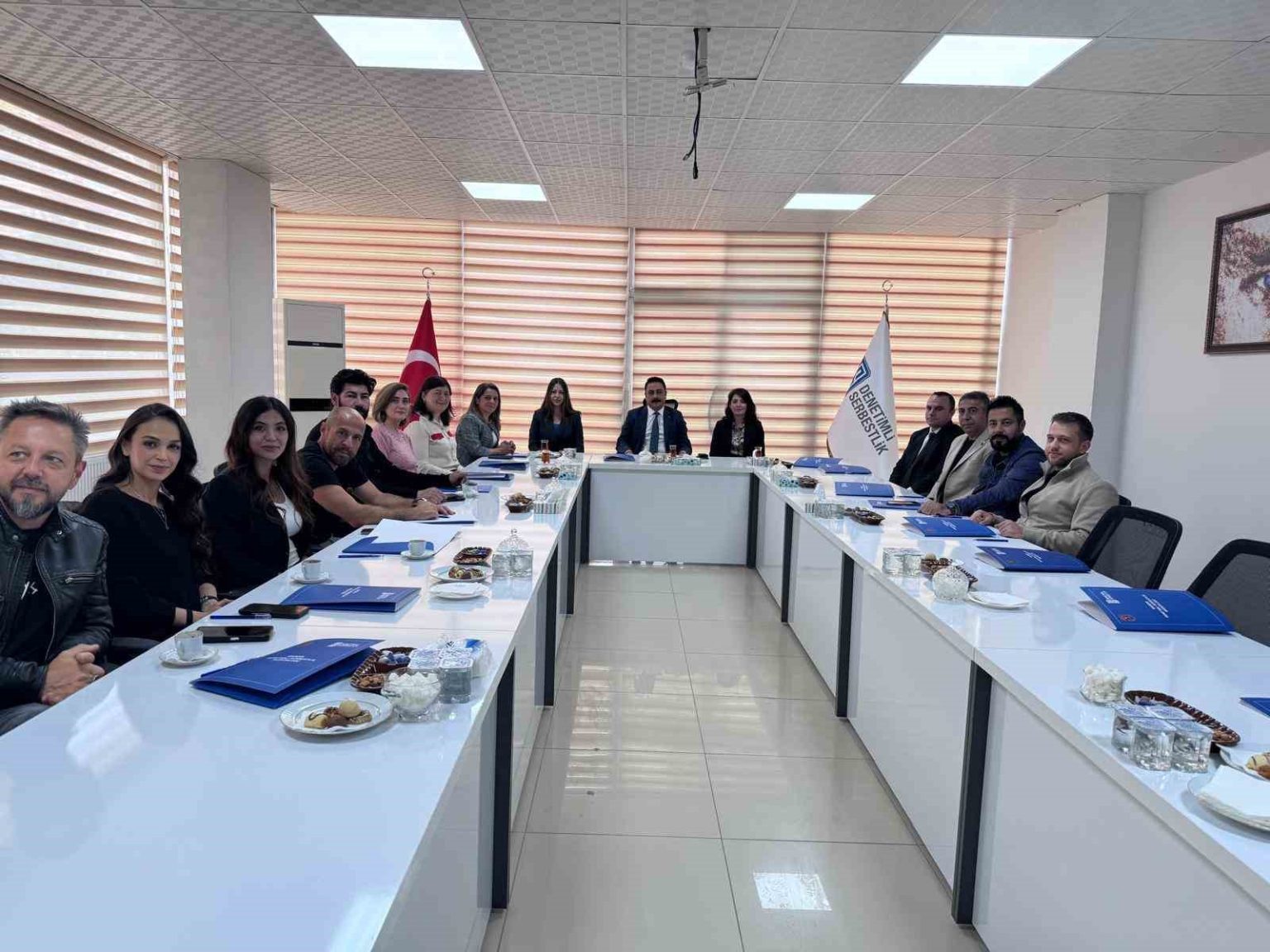 mardinde-denetimli-serbestlik-yukumluleri-unlu-oyuncularla-bulustu