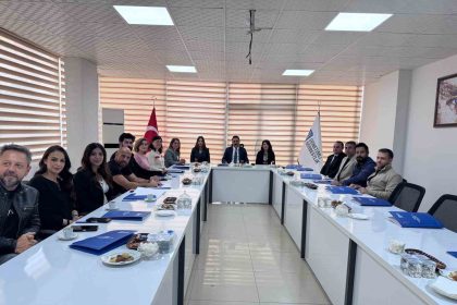 mardinde-denetimli-serbestlik-yukumluleri-unlu-oyuncularla-bulustu