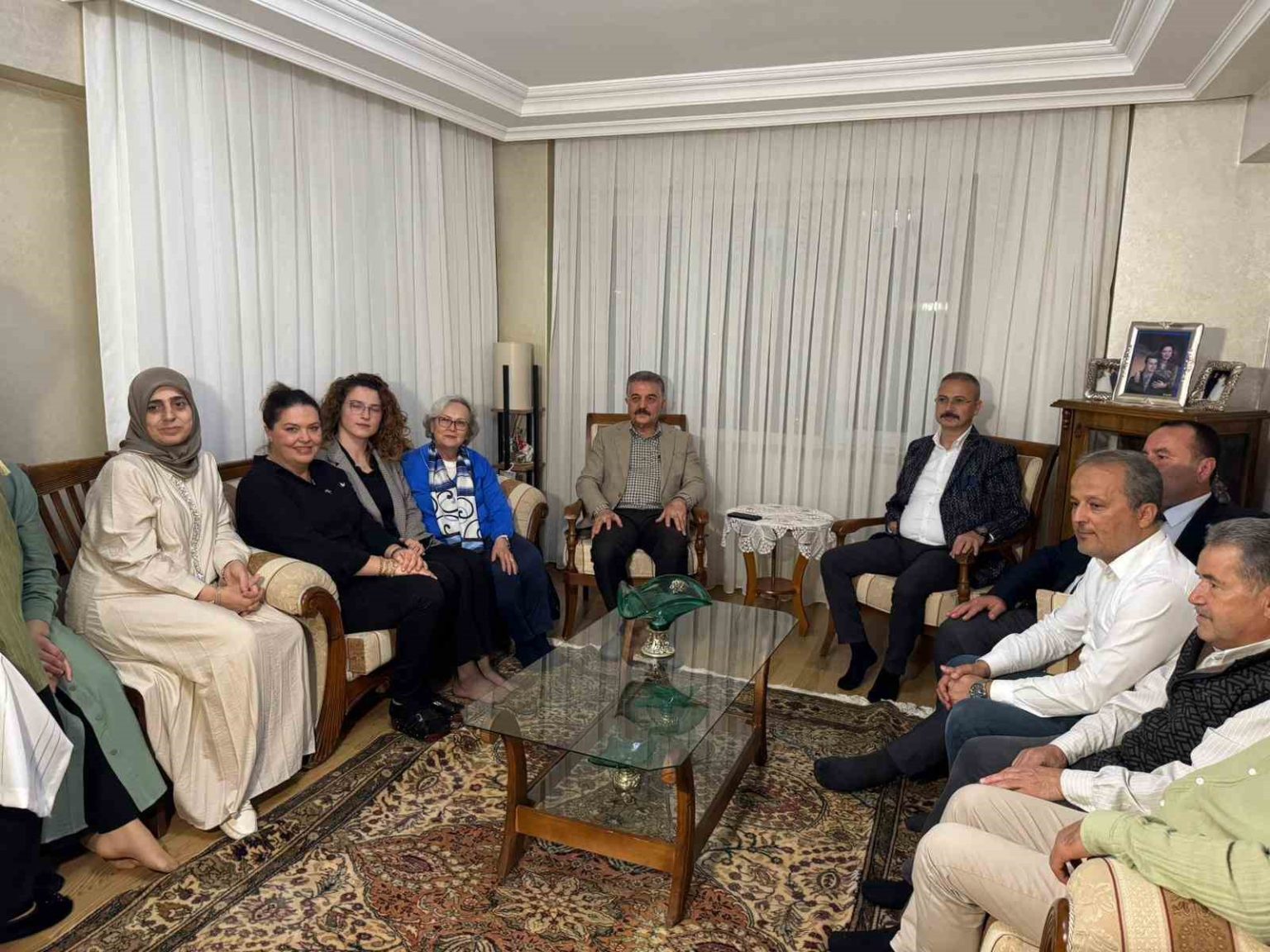 mhp-terorsuz-turkiye-hedefiyle-kapi-kapi-vatandasla-bulusuyor