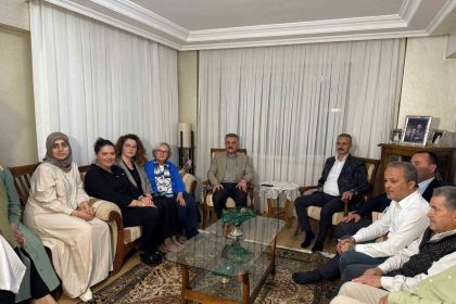 mhp-terorsuz-turkiye-hedefiyle-kapi-kapi-vatandasla-bulusuyor