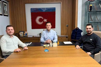 milletvekili-hatipoglu-gorev-sureleri-tamamlayan-ilce-baskanlari-ile-bulustu