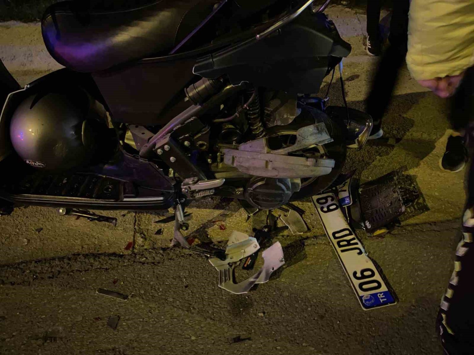 mudanyada-alkollu-surucu-dehseti-motosiklete-carpip-kacti