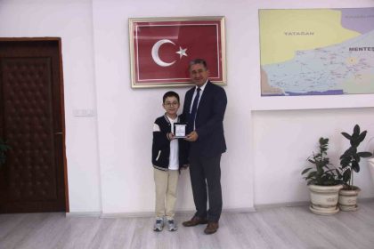 muglada-ataturk-sevgisi-siirle-taclandi