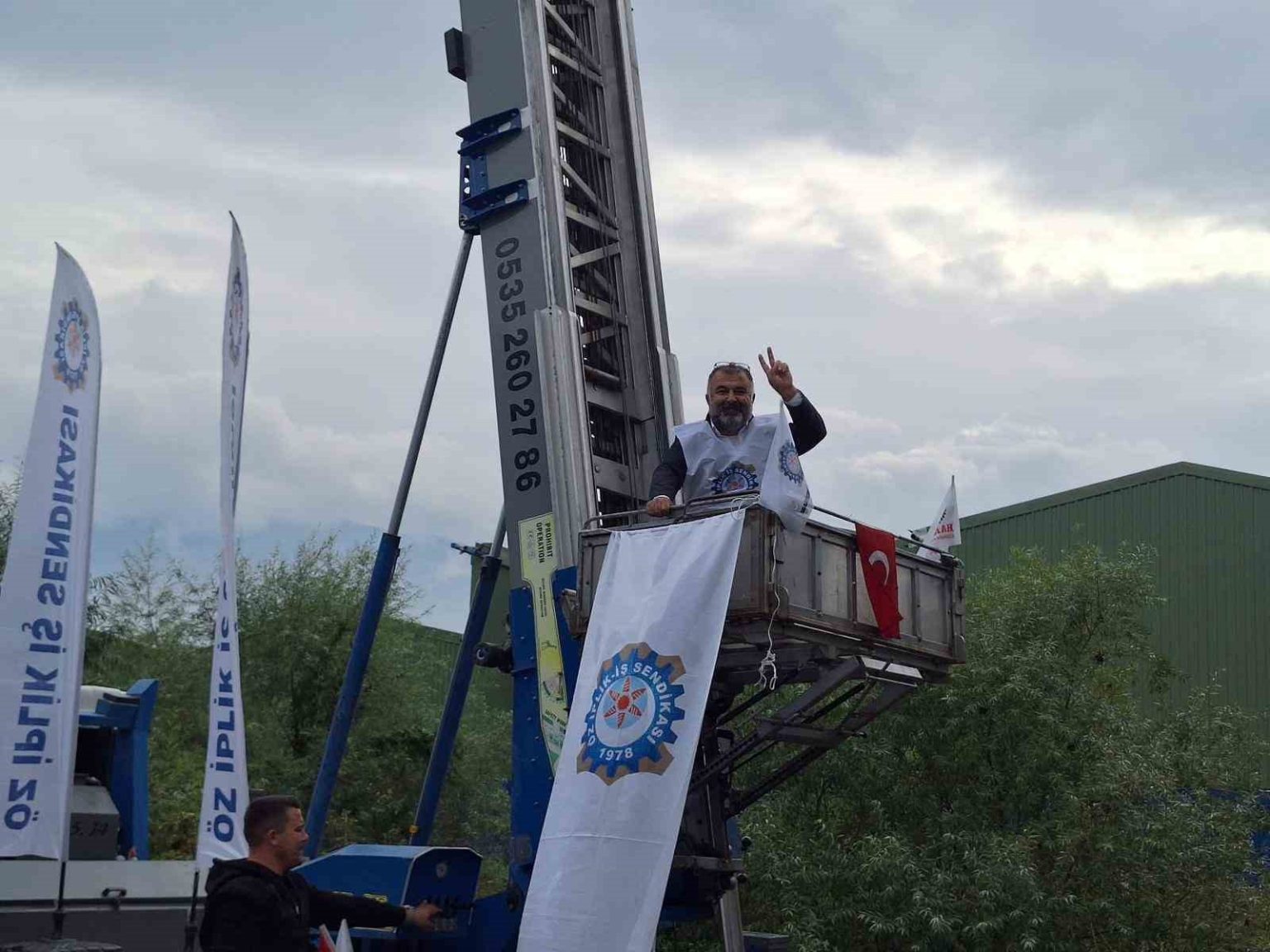 oz-iplik-is-sendikasi-eylemlerine-karesi-tekstilden-engelleme