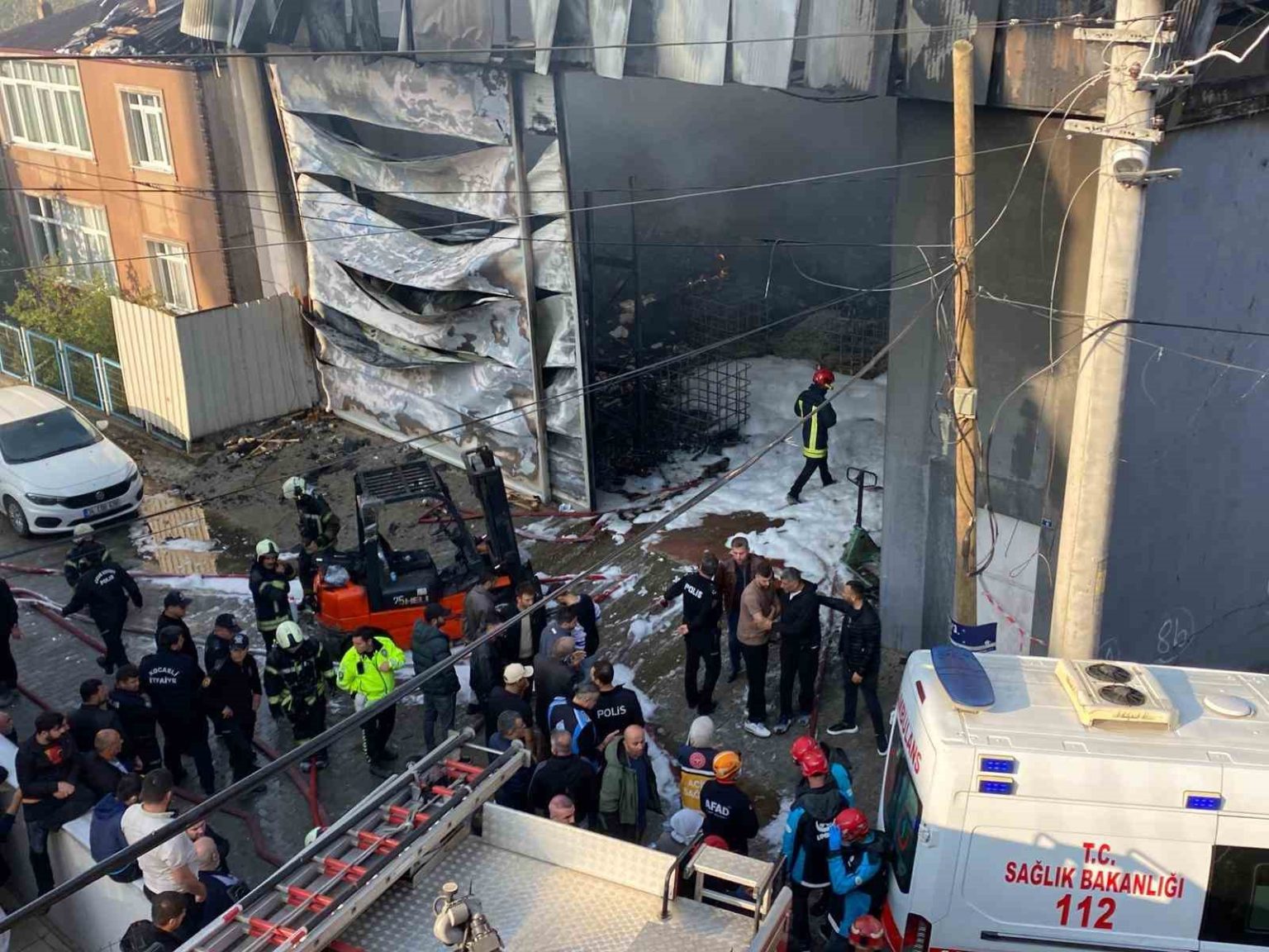 parfum-dolum-tesisinde-cikan-yangida-6-iscinin-iceride-oldugu-iddia-edildi