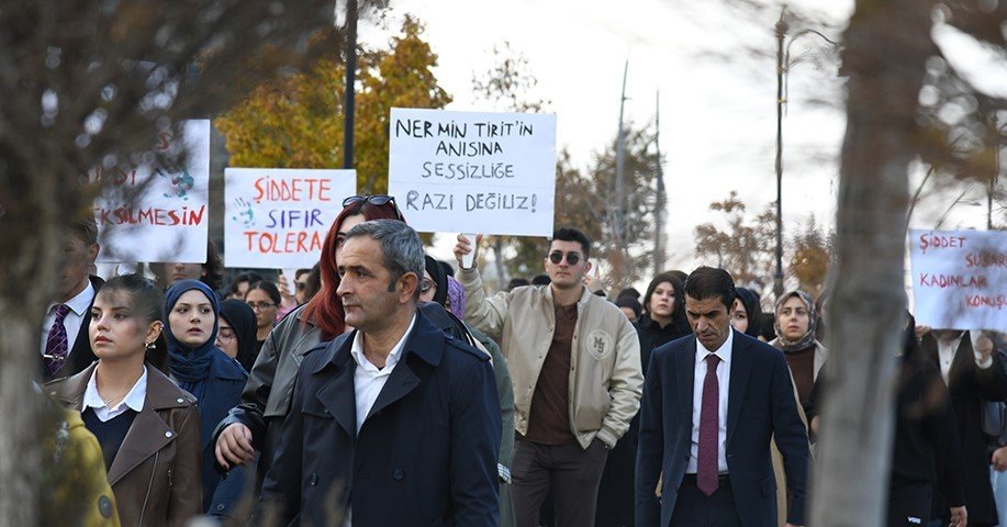 rektor-cakmak-kadina-yonelik-siddetin-hicbir-bicimi-kabul-edilemez