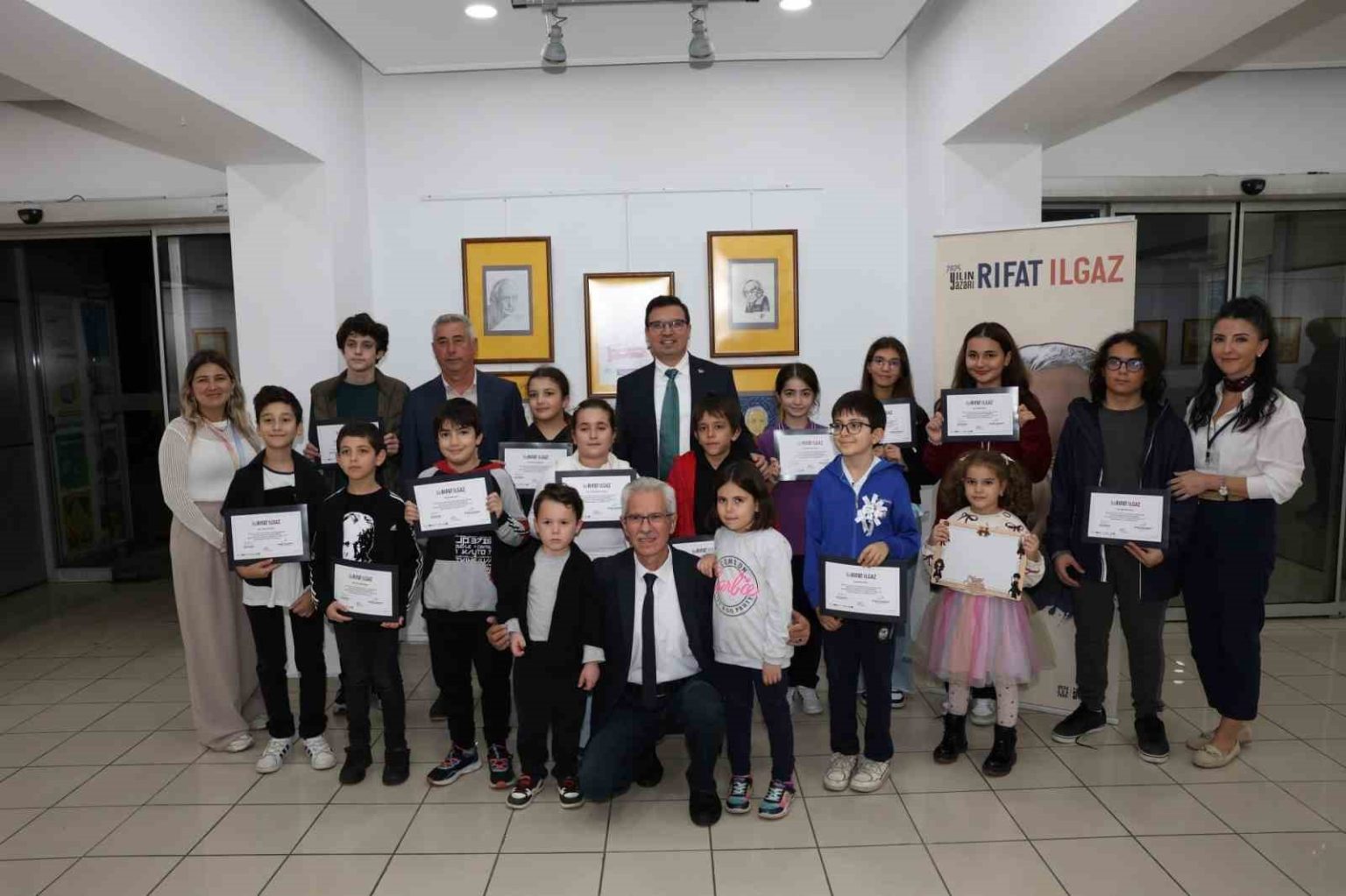 rifat-ilgazin-oksuz-civcivi-cocuklarin-karikaturlerinde-hayat-buldu