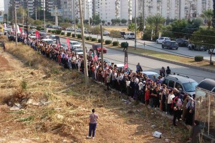 saatlerce-kuyruk-beklediler-kimi-istedigini-aldi-kimi-alamadi