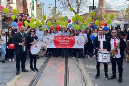 saglik-calisanlari-diyabete-dikkat-cekmek-icin-yurudu