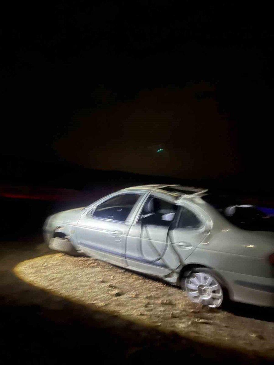 sanliurfada-sarampole-ucan-otomobildeki-1-kisi-oldu-2-kisi-yaralandi