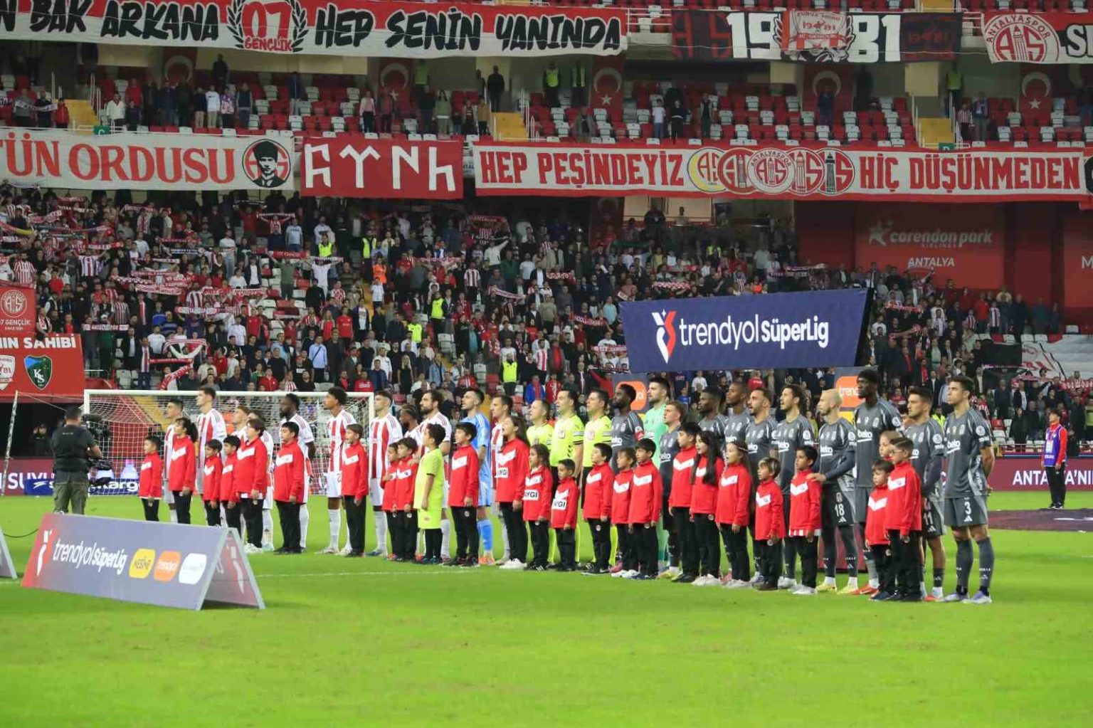 trendyol-super-lig-antalyaspor-0-besiktas-1-mac-devam-ediyor