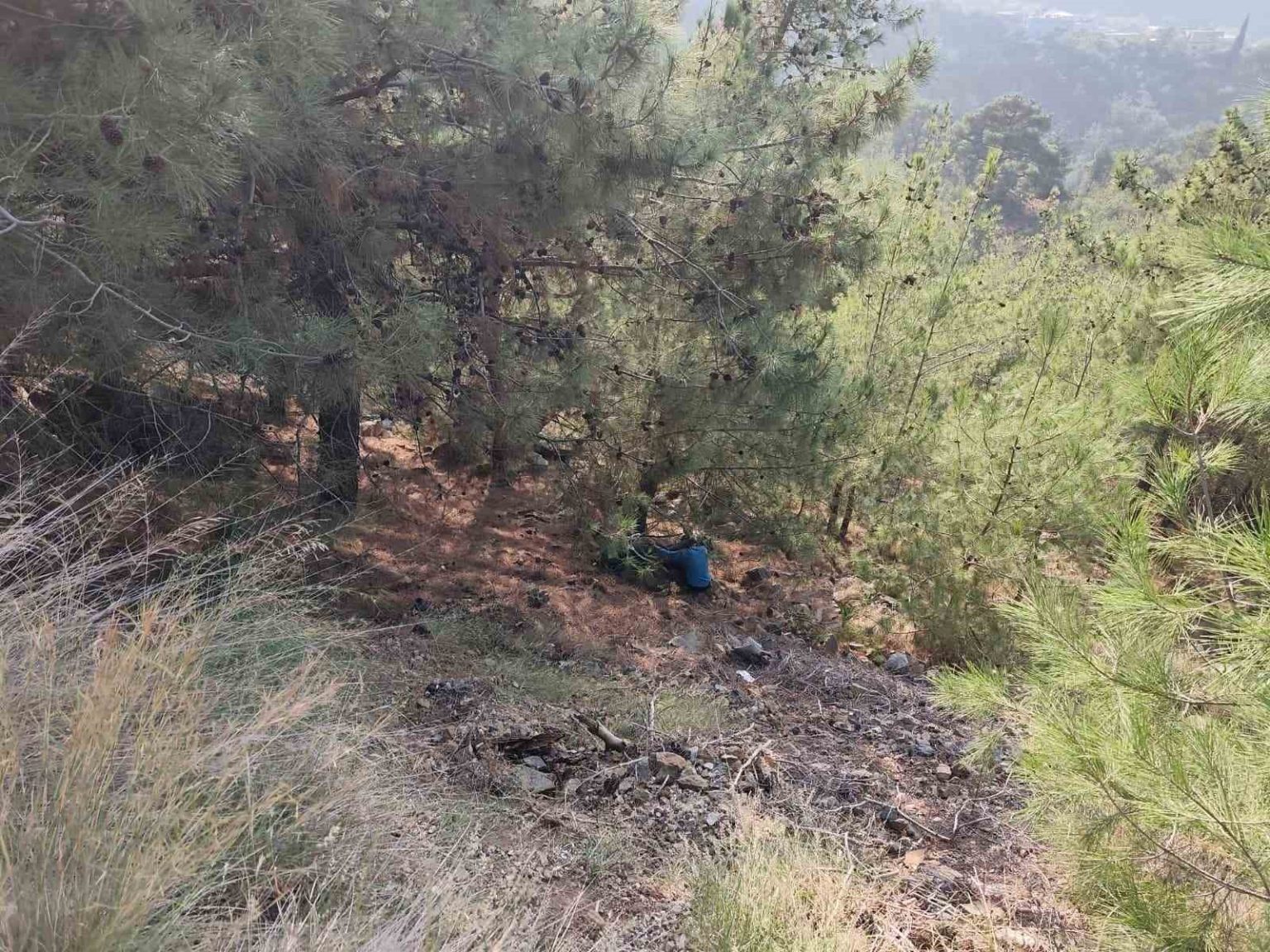 ucurumdan-yuvarlanan-motosikletteki-2-kisi-yaralandi