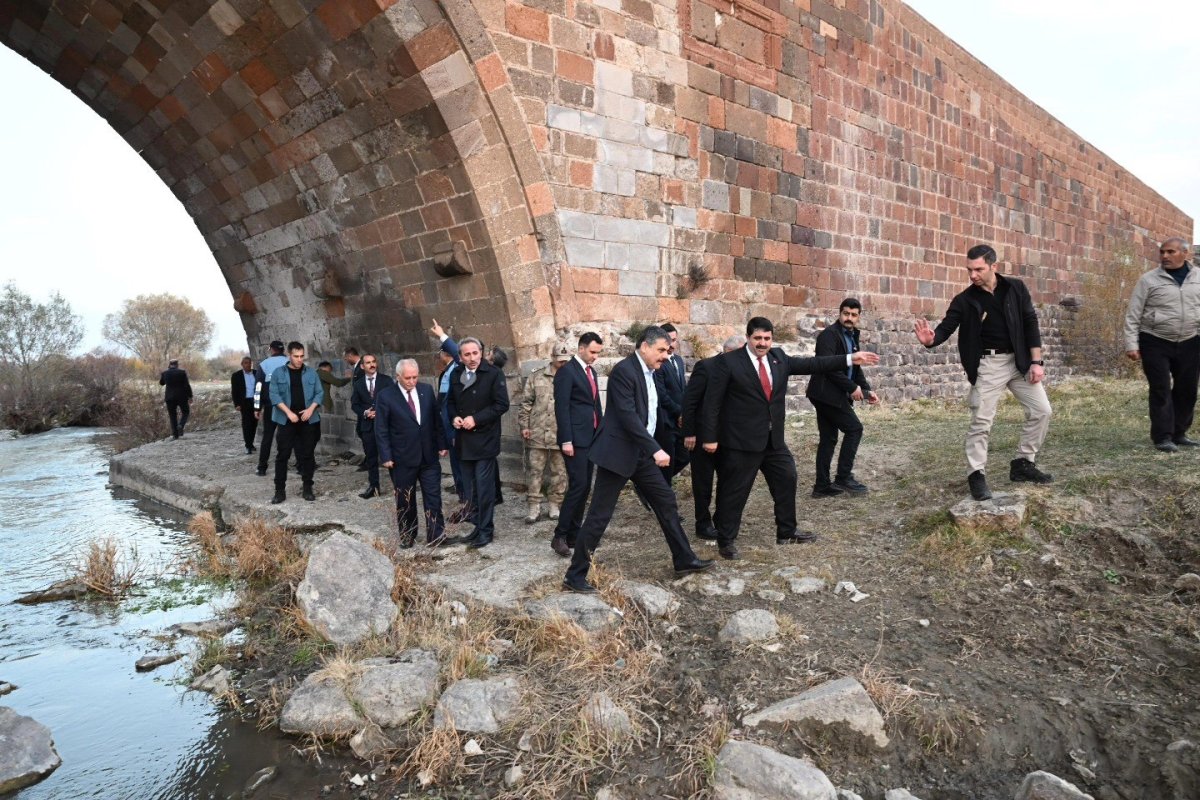 vali-ciftci-koprukoyde-incelemelerde-bulundu