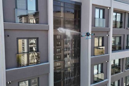 adanada-cam-temizligine-yeni-soluk-dronlar-camci-oldu