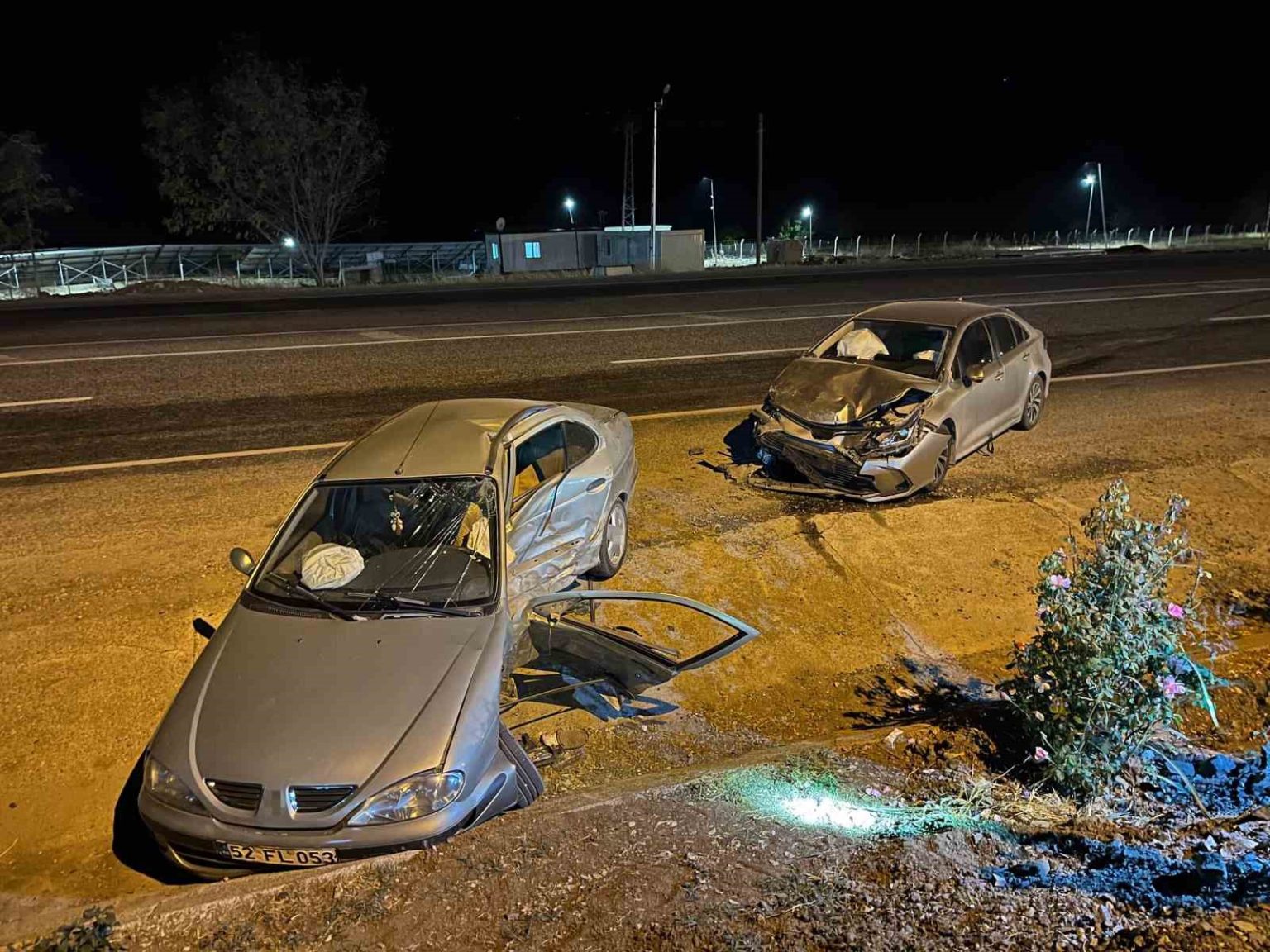 akaryakit-istasyonuna-girmek-isteyen-arac-bir-baska-aracla-carpisti-1i-agir-8-yarali