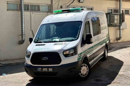 arizalanan-araca-yardim-etmek-isteyen-genc-baska-bir-aracin-carpmasi-sonucu-oldu