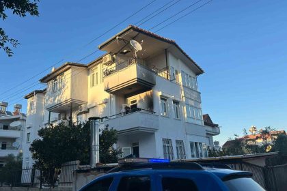 balkonda-sondurulmeden-birakilan-mangal-yangina-sebep-oldu