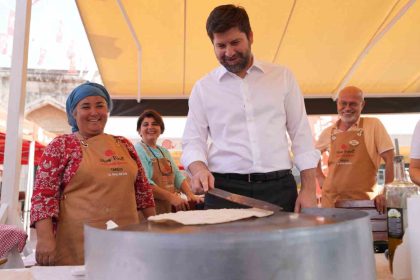 baskan-boltac-tarsus-festivalinde-ureticilerle-bulustu