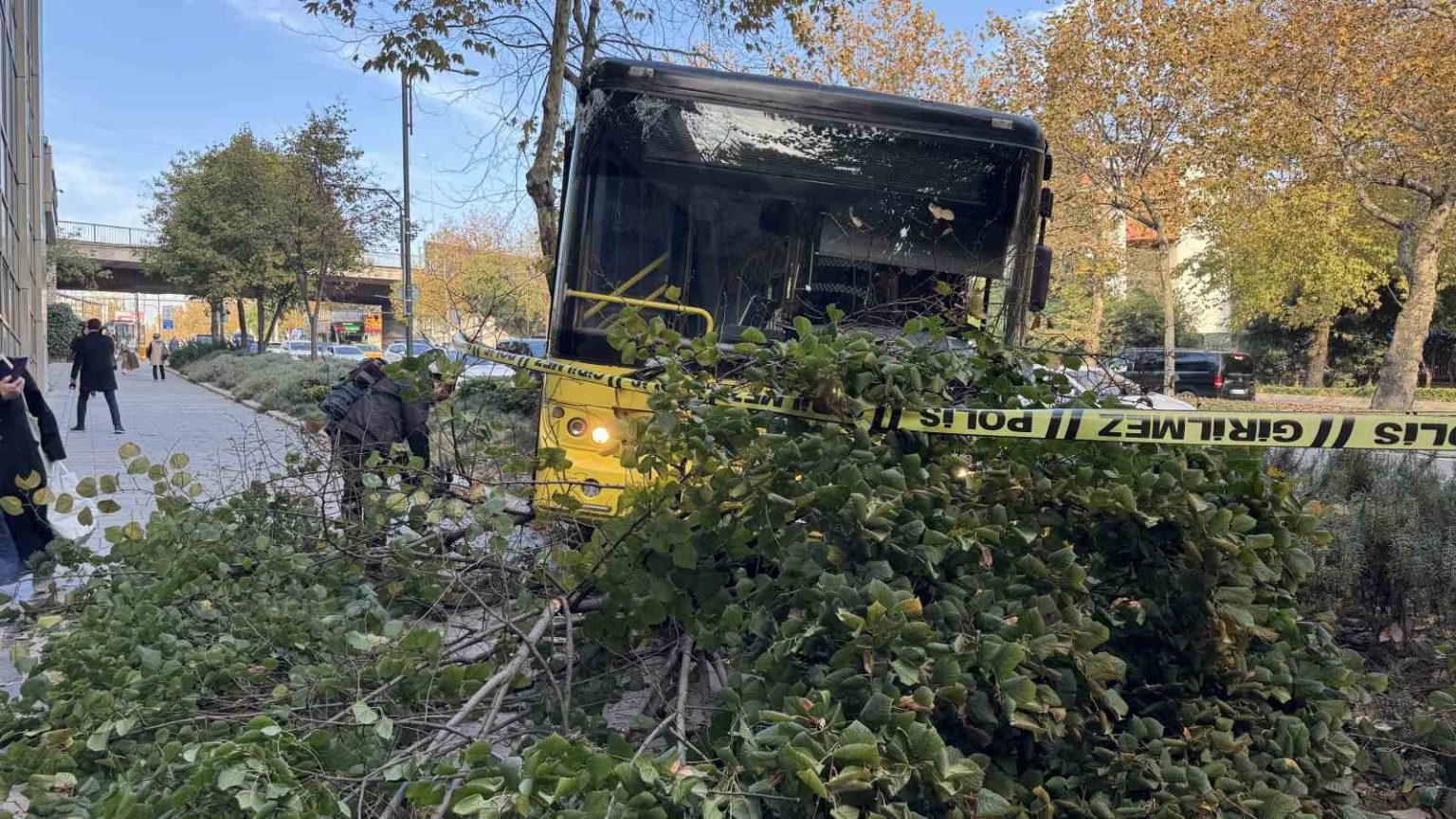 besiktasta-iett-soforu-seyir-halindeyken-kalp-krizi-gecirdi