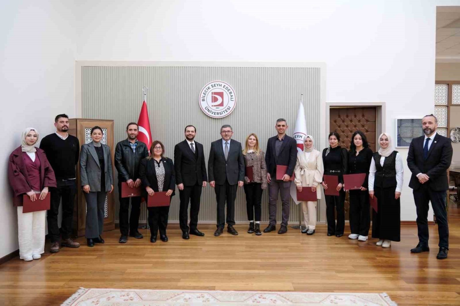 bilecikin-kokusu-artik-siselerde