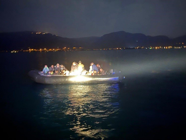 canakkalede-34-kacak-gocmen-yakalandi