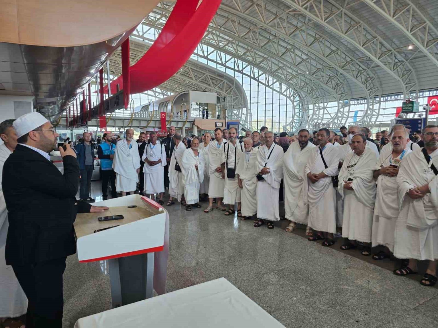 erzincandan-193-umreci-dualarla-ugurlandi