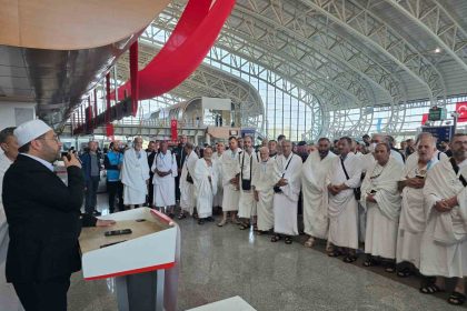 erzincandan-193-umreci-dualarla-ugurlandi