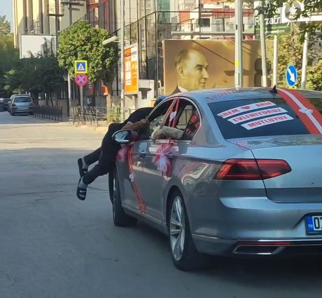 gelin-aracinin-onunu-kesti-50-tl-aldi-begenmedi