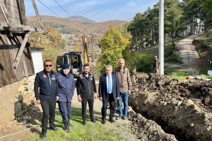 kaymakam-ozturk-koydeki-su-hattini-yerinde-inceledi