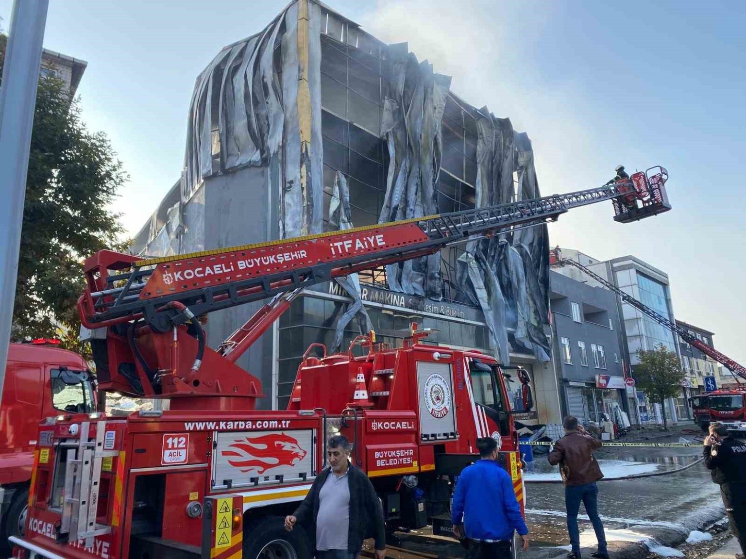 kocaelide-parfum-fabrikasi-faciasi-sonrasi-skandal-paylasimlar-olenlere-hakaret-ve-kufur-ettiler