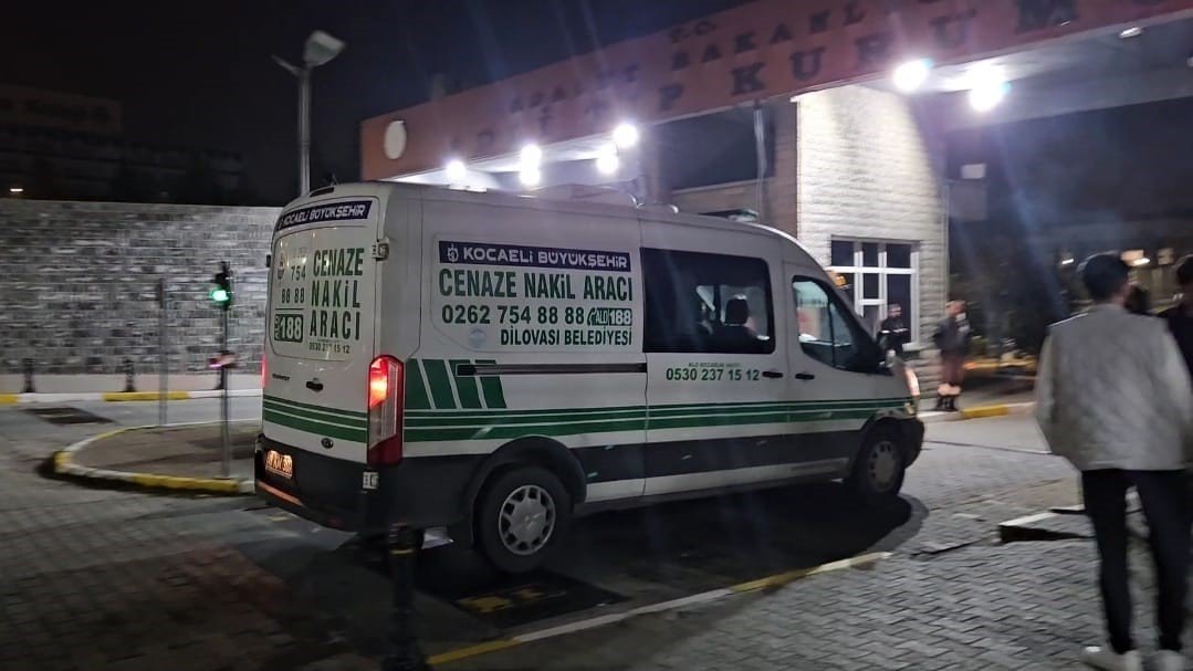 kocaelindeki-yanginda-hayatini-kaybedenlerin-cenazeleri-teslim-alindi