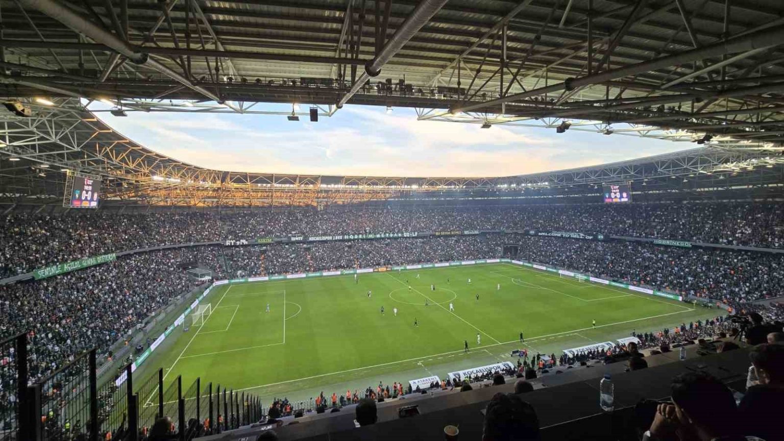 kocaelispor-galatasaray-macinda-seyirci-rekoru-kirildi