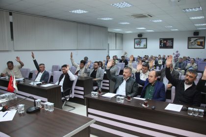 kula-belediyesinde-personel-sayisi-tartismasi-baskan-cevap-verecek-mi