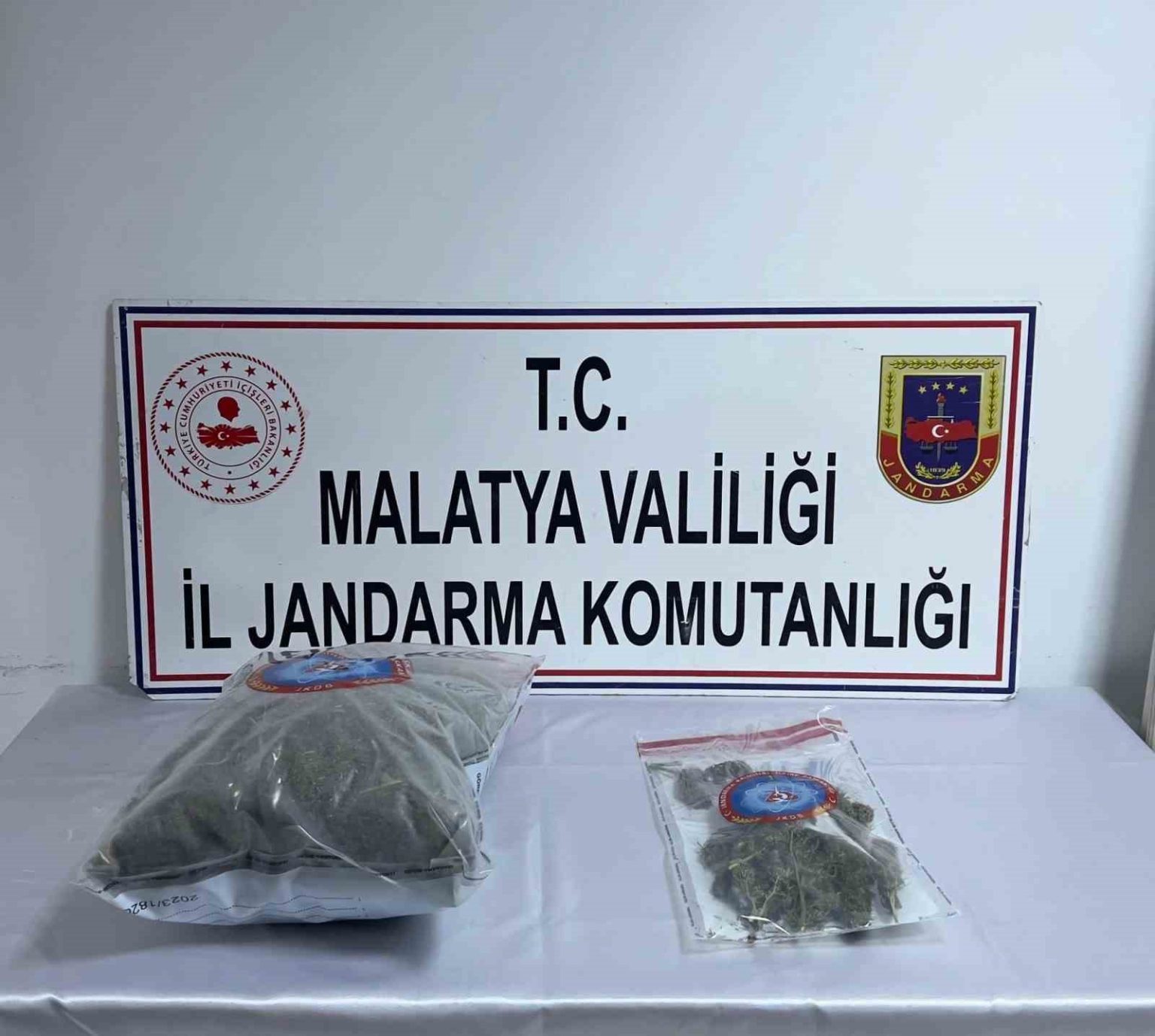 malatyada-3-kilo-348-gram-kubar-esrar-ele-gecirildi