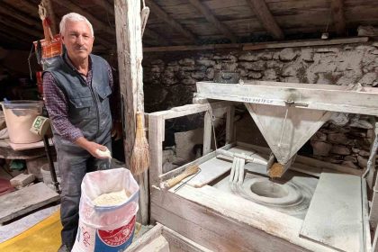 muglada-300-yillik-su-degirmeni-hala-carklarini-donduruyor