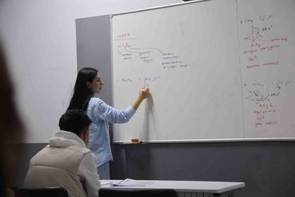 ogrencilere-tatili-ekran-bagimliligi-yerine-firsata-cevirin-tavsiyesi