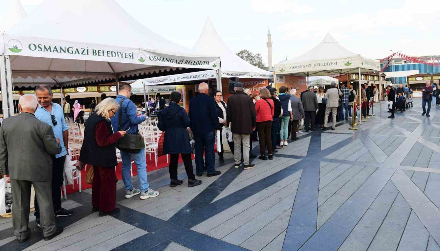 osmangazi-kitap-fuari-8inci-gununde-de-doldu-tasti