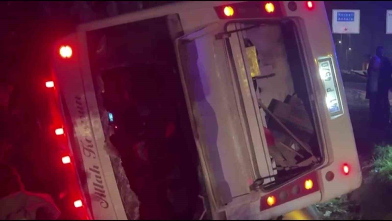 otomobil-ile-carpisan-isci-servisi-devrildi-8-yarali