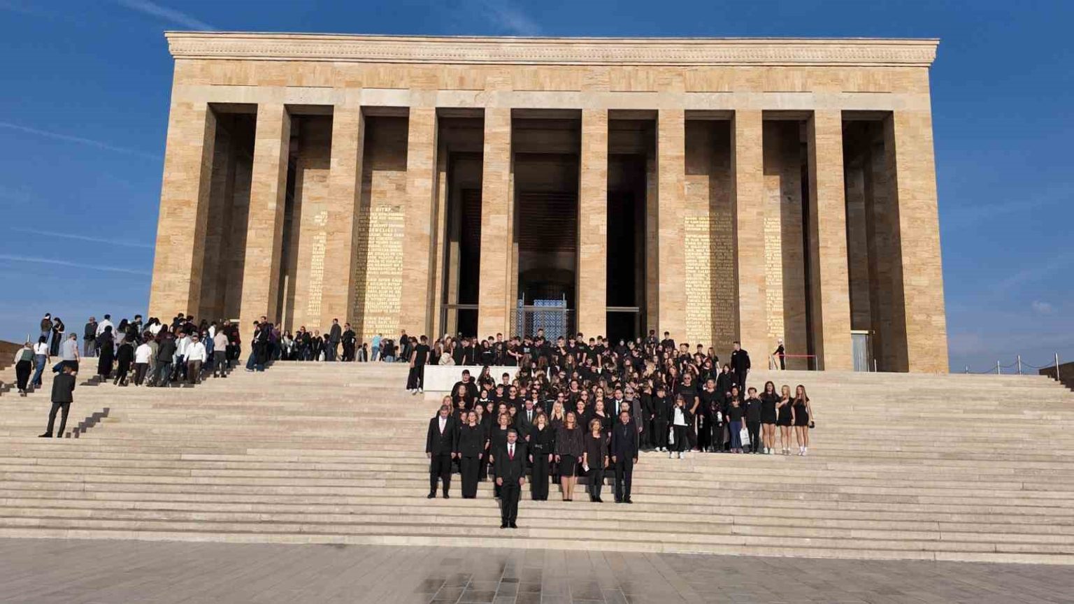 ozel-altinsehir-okullarindan-10-kasim-oncesi-anlamli-ziyaret