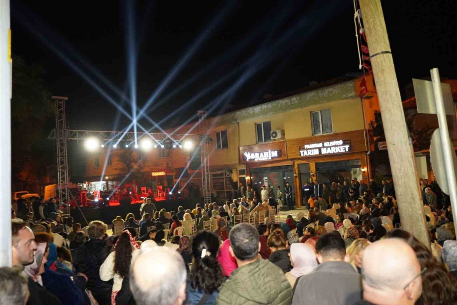 pinarhisarda-hamsi-festivali-horonla-costu