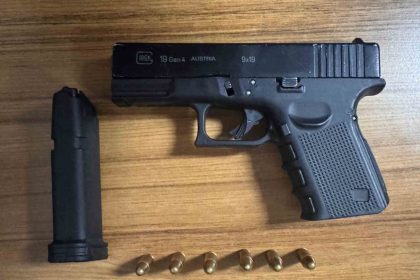 polis-suphesinde-hakli-cikti-motosikletin-selesinden-tabanca-ele-gecirdi