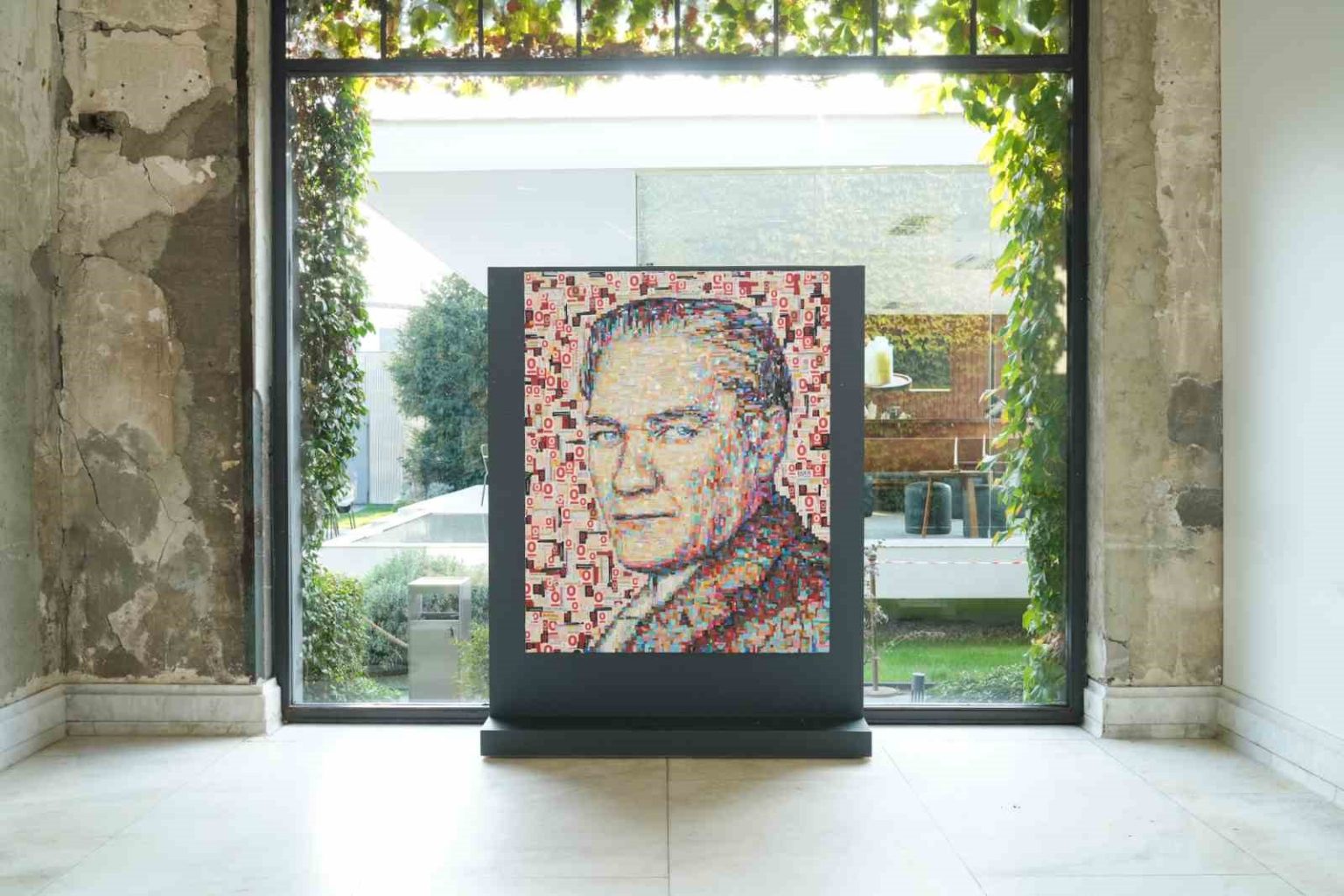 sanatci-deniz-sagdictan-espressolab-malzemeleriyle-ileri-donusum-ataturk-portresi