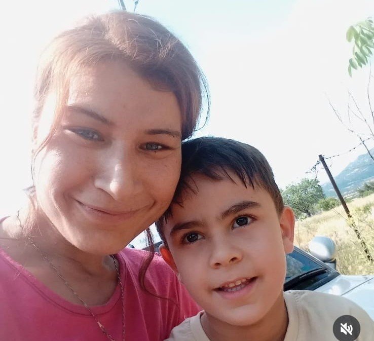 sut-toplama-merkezine-giden-kadin-kullandigi-traktorun-altinda-kaldi