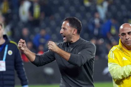 tedesco-galibiyet-sonrasi-tribunleri-turladi