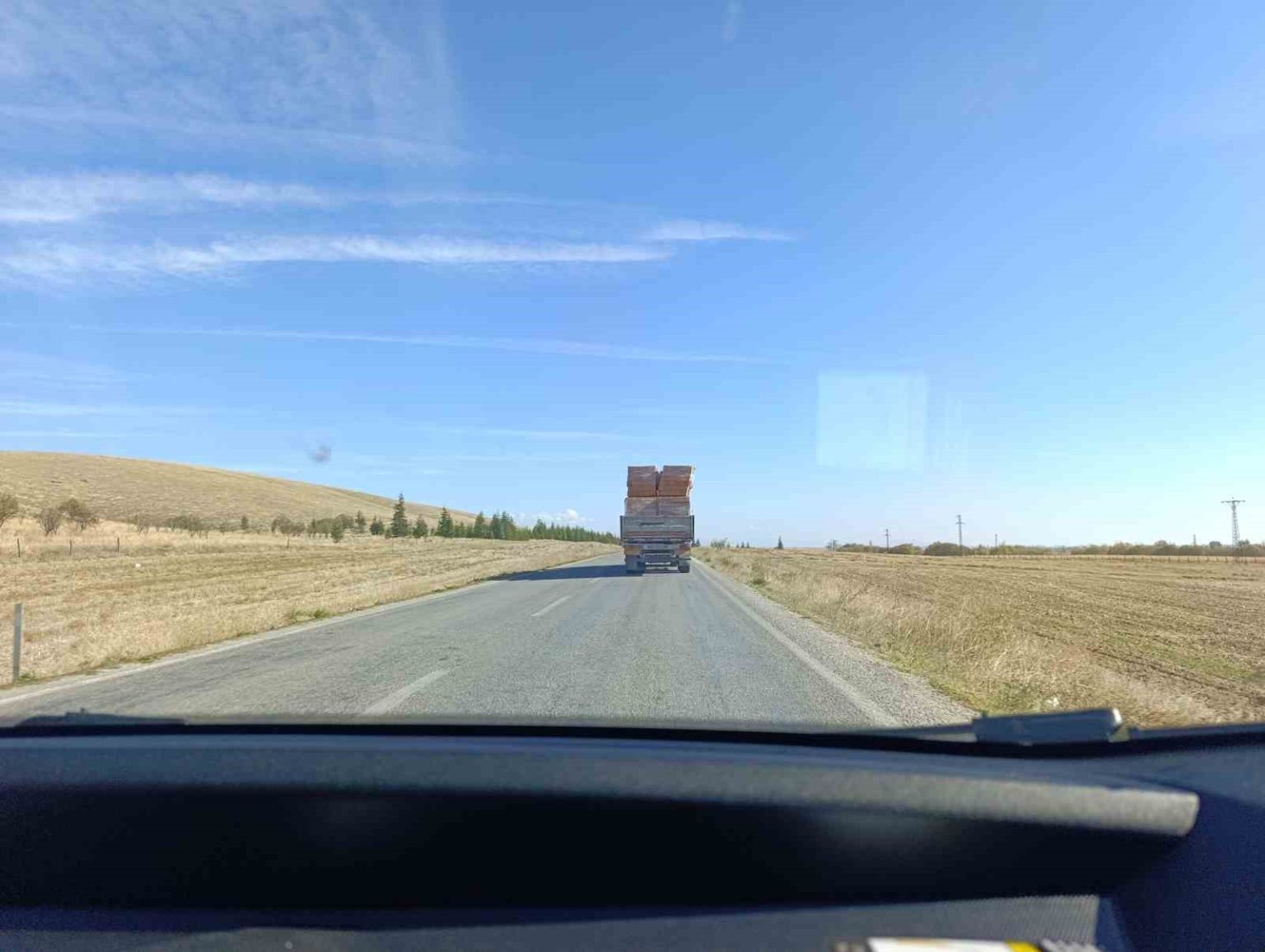 tirin-tasidigi-tuglalar-ile-tehlikeli-yolculugu-kamerada