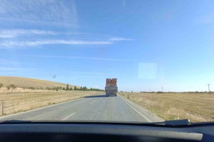 tirin-tasidigi-tuglalar-ile-tehlikeli-yolculugu-kamerada