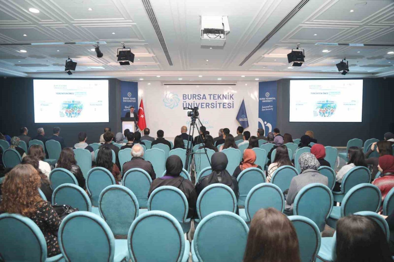 turkiyede-ilk-lise-ogrencileri-tercihten-once-universiteli-oluyor